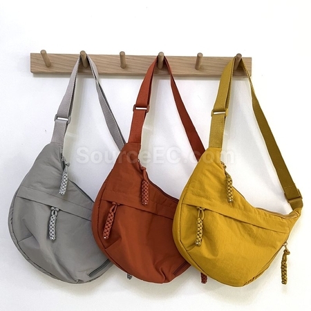 禮品訂造尼龍布斜挎餃子包紀念品